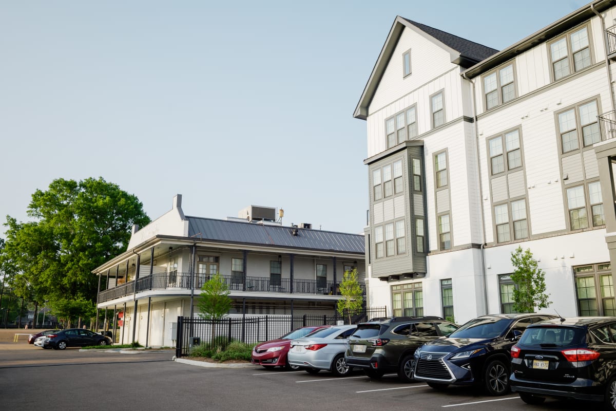 Apartments on Lakeland Drive, Jackson MS The Quarter House